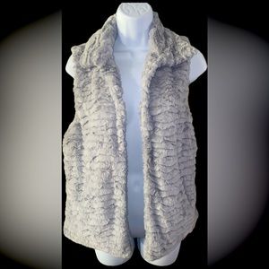 Betsey Johnson faux fur vest. Gray.